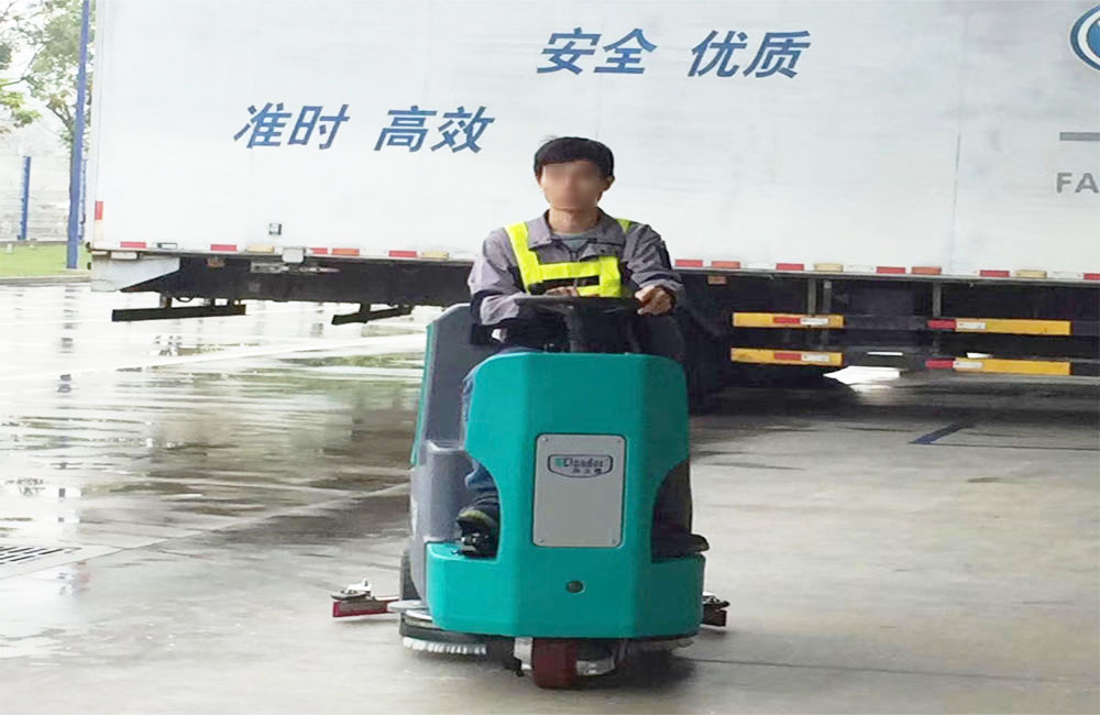 杭州物業(yè)公司采購(gòu)科力德SA3-850/125駕駛式洗地機(jī)