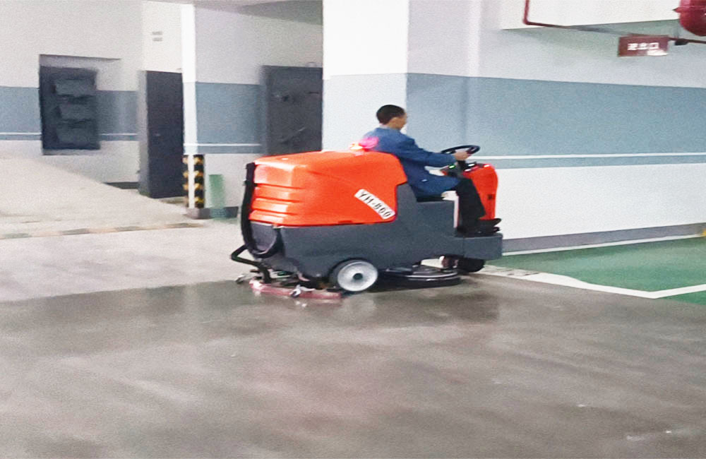 <b>無(wú)錫汽車零部件公司采購(gòu)勝敏YH-860駕駛式洗地機(jī)</b>